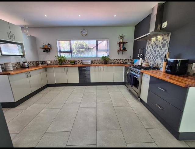 3 BEDROOM HOUSE FOR SALE IN BRACKENHURST